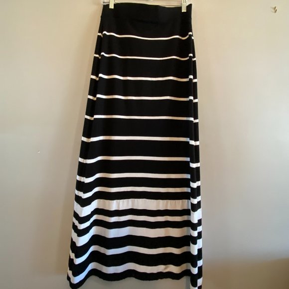 White House Black Market Dresses & Skirts - WHITE H. BLACK M. SMALL SKIRT